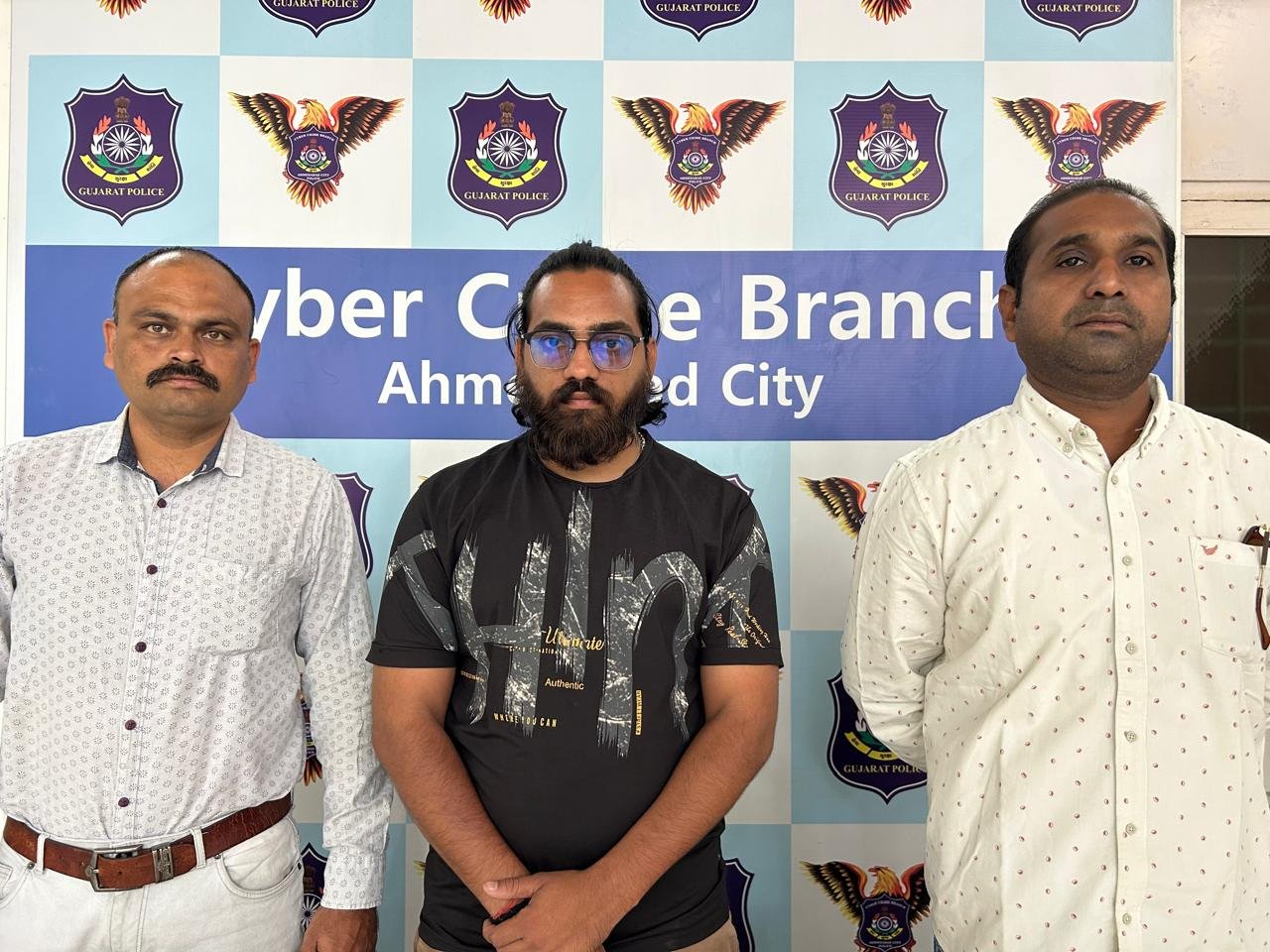 અમદાવાદ પોલીસની મોટી સફળતા: હાઇબ્રીડ ગાંજાના જથ્થા સાથે એક આરોપીની કરી ધરપકડ. – dragsnews